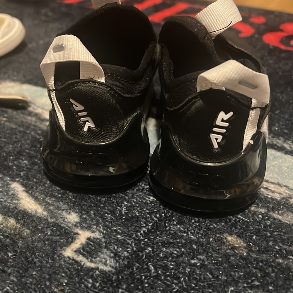 Nike - Picture 3 of 5